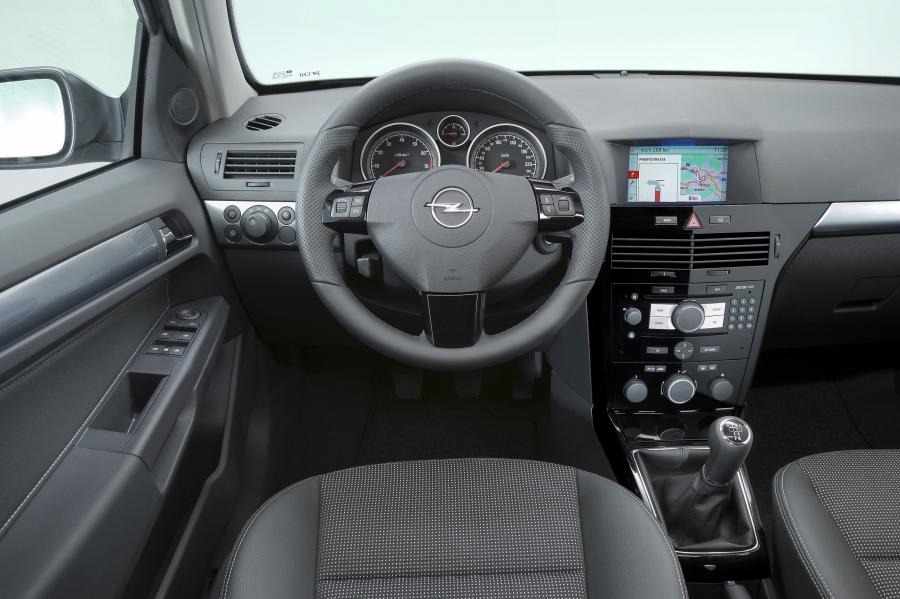  Opel Astra 2005 года  (фото 139 из 141)